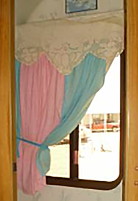 How To Make a Valance with Wide Filet Crochet Edging